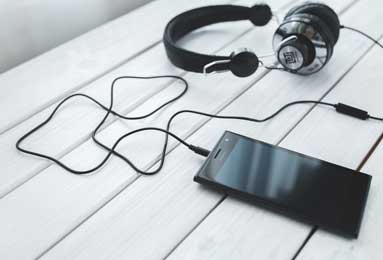 意甲媒体透露：米兰俱乐部准备放缓所有引援，目的是为压低球员价格